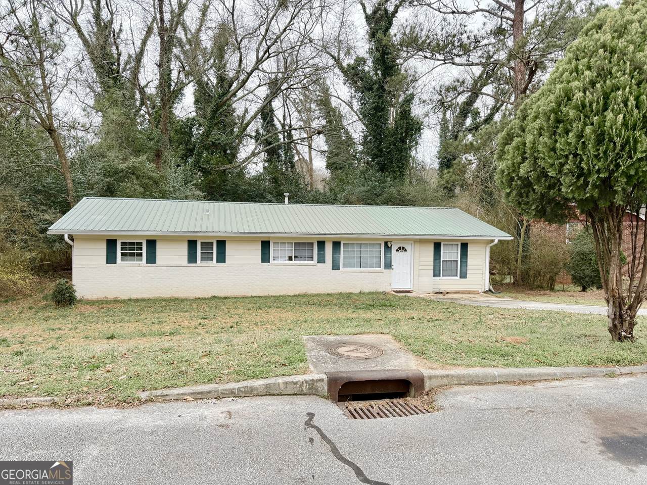 135 Lillian Drive - Photo 1
