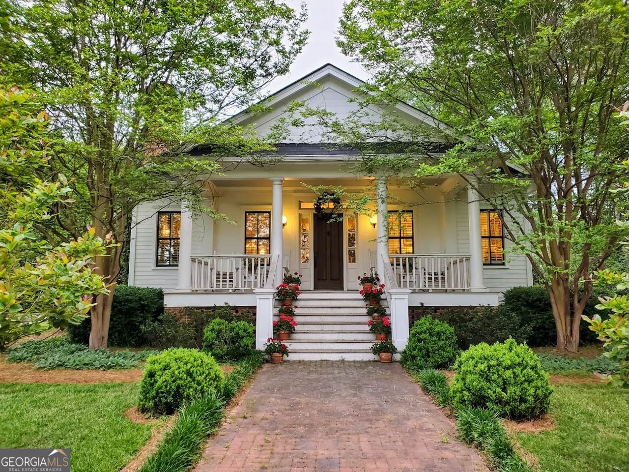 763 Hunter Street - Photo 1