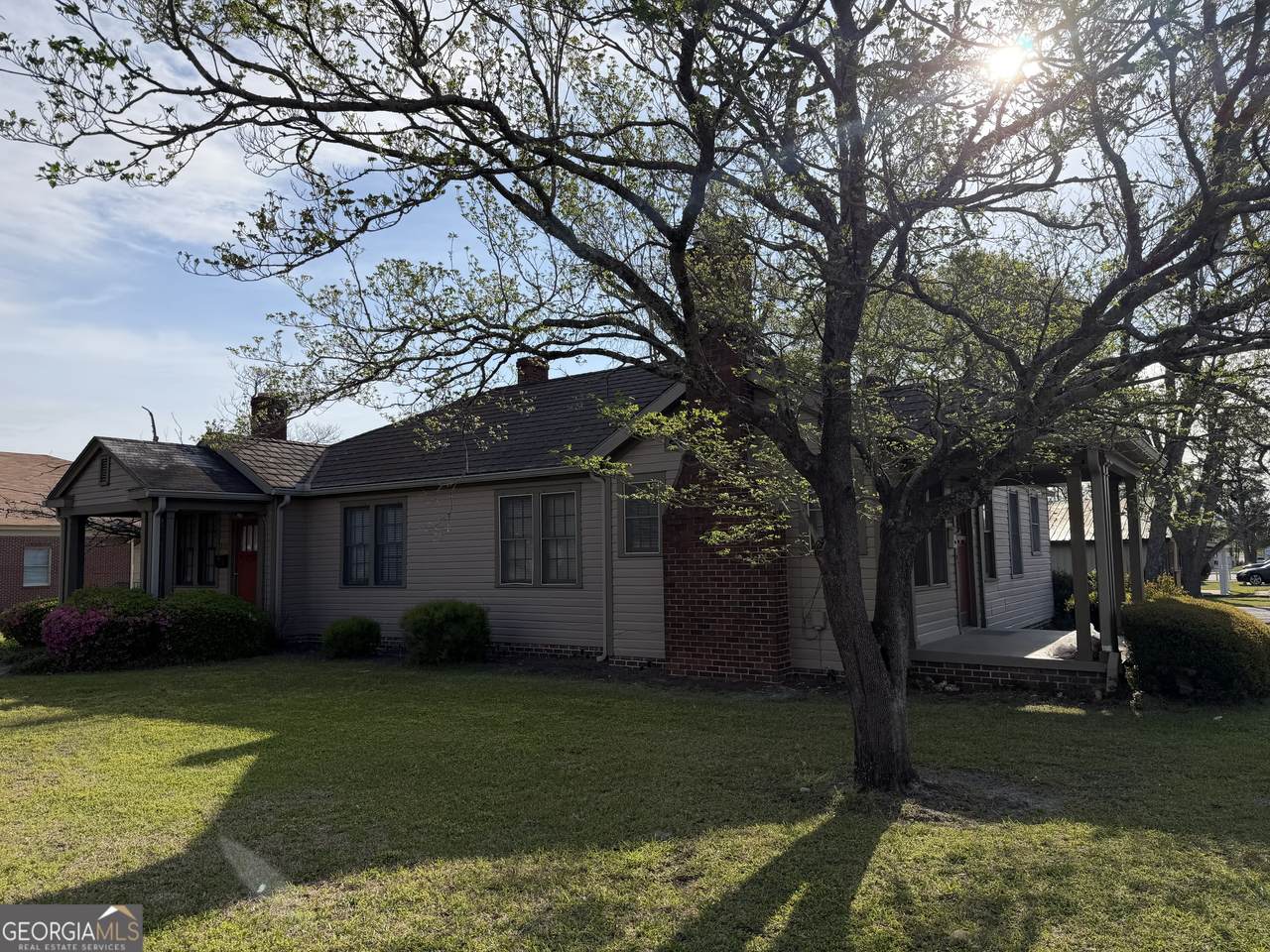 208 Durden Street - Photo 1