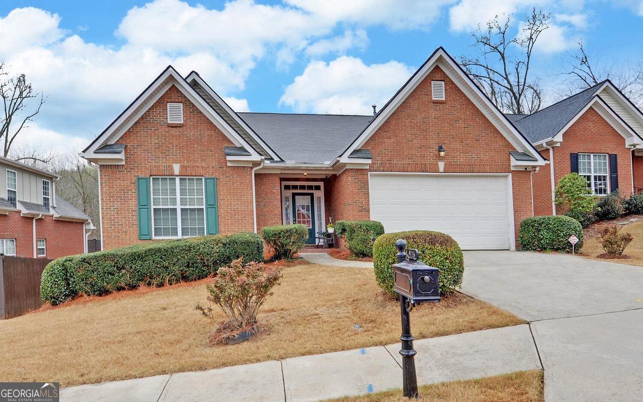 926 Brenau Point Drive - Photo 1