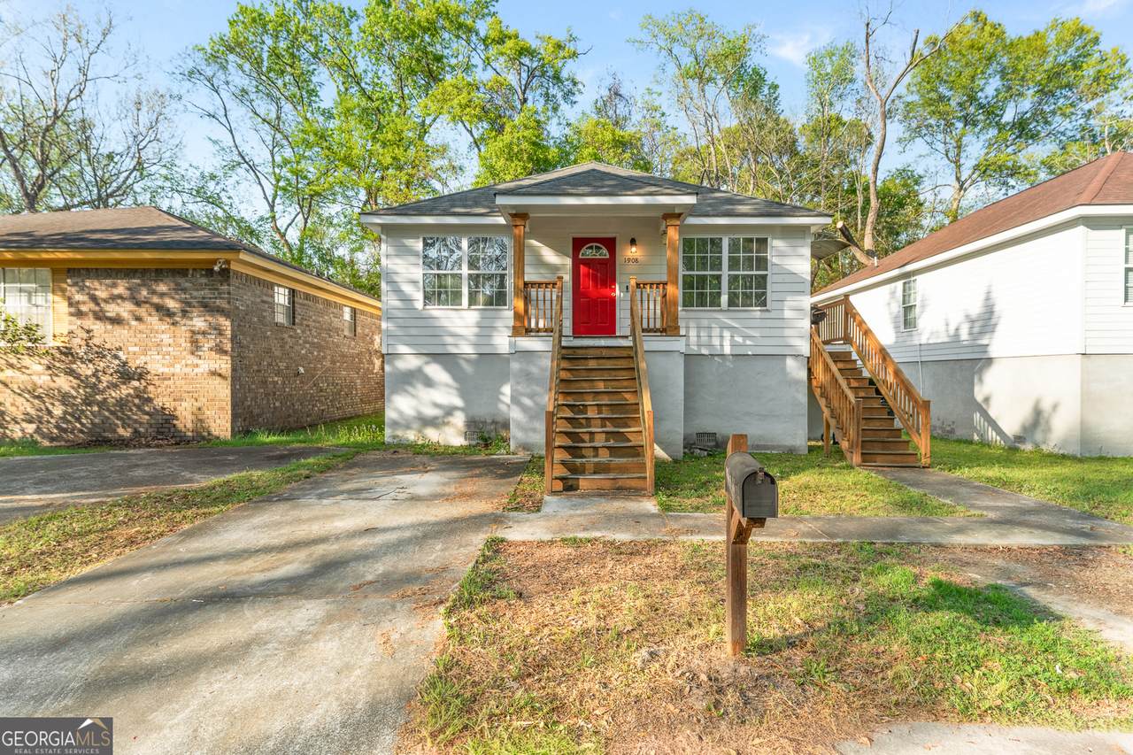 1908 Comet Avenue - Photo 1