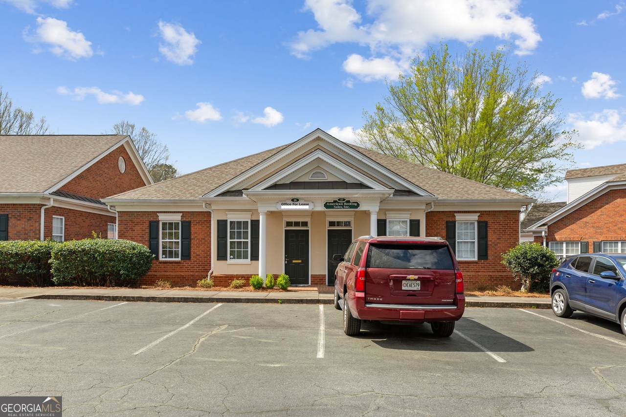 3535 Roswell Road - Photo 1