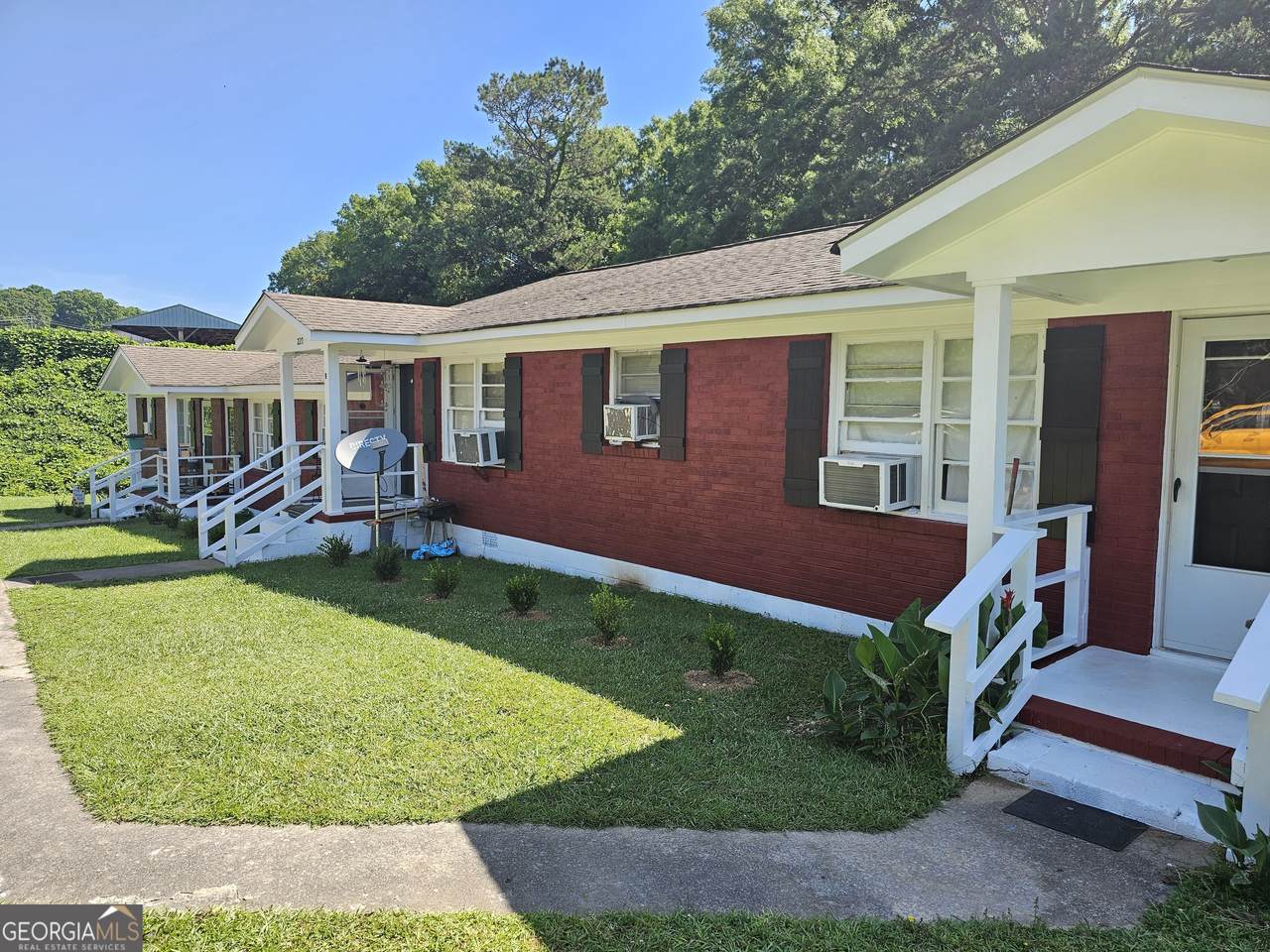 220 Greenbriar Drive - Photo 1