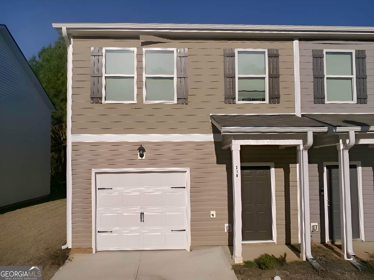 318 Oakwood Drive - Photo 1
