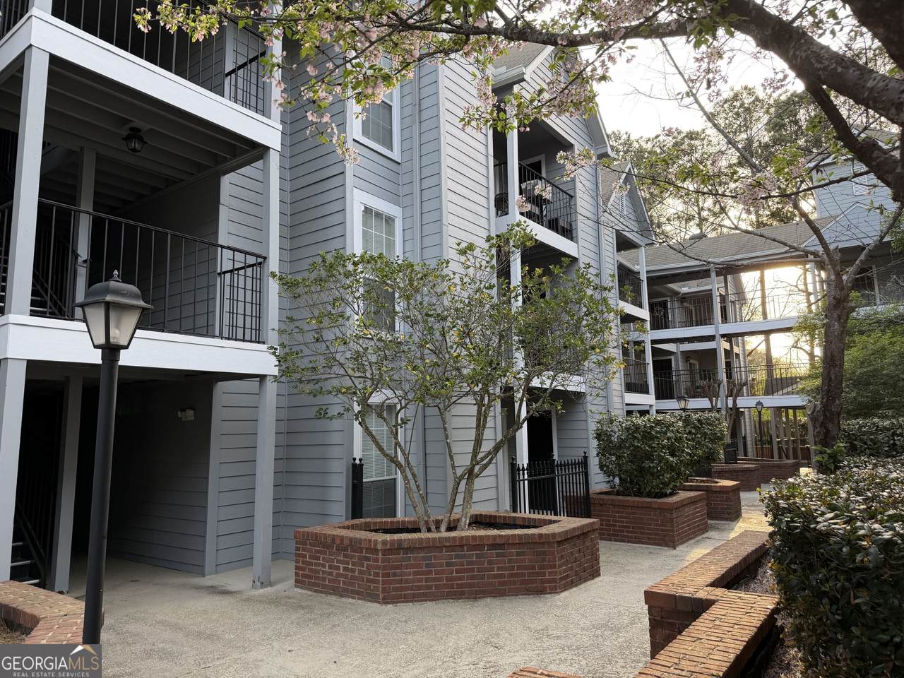 418 Granville Court - Photo 1