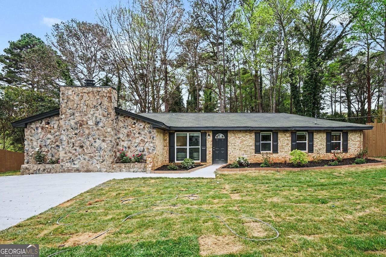 577 Simone Way - Photo 1
