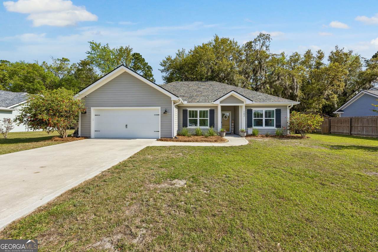 102 Liz Moody Boulevard - Photo 1
