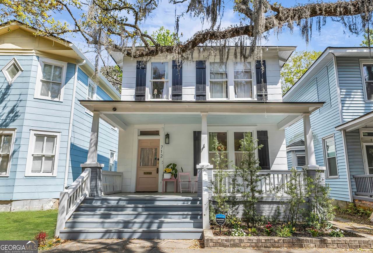 712 37th Street - Photo 1