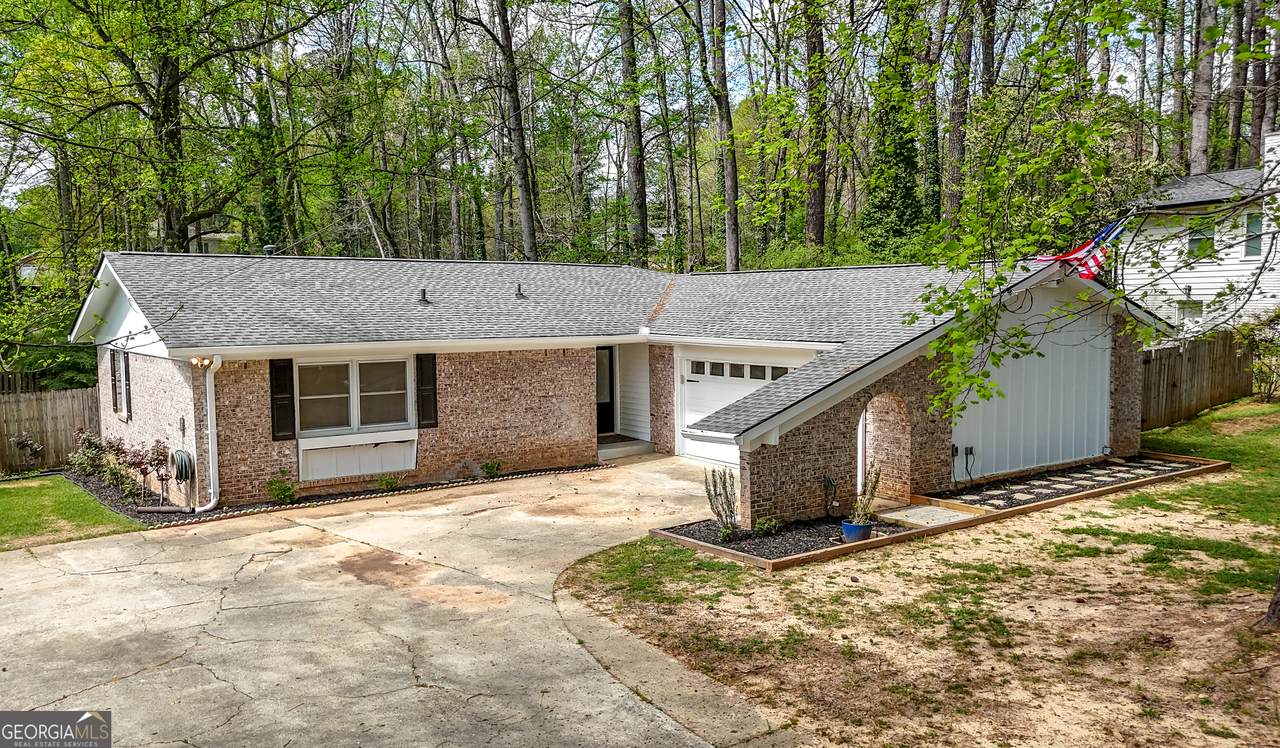 3220 Foxwood Trail - Photo 1