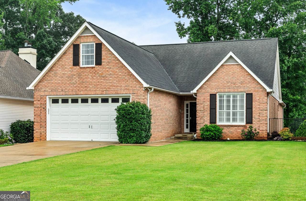 425 Fairway Court - Photo 1