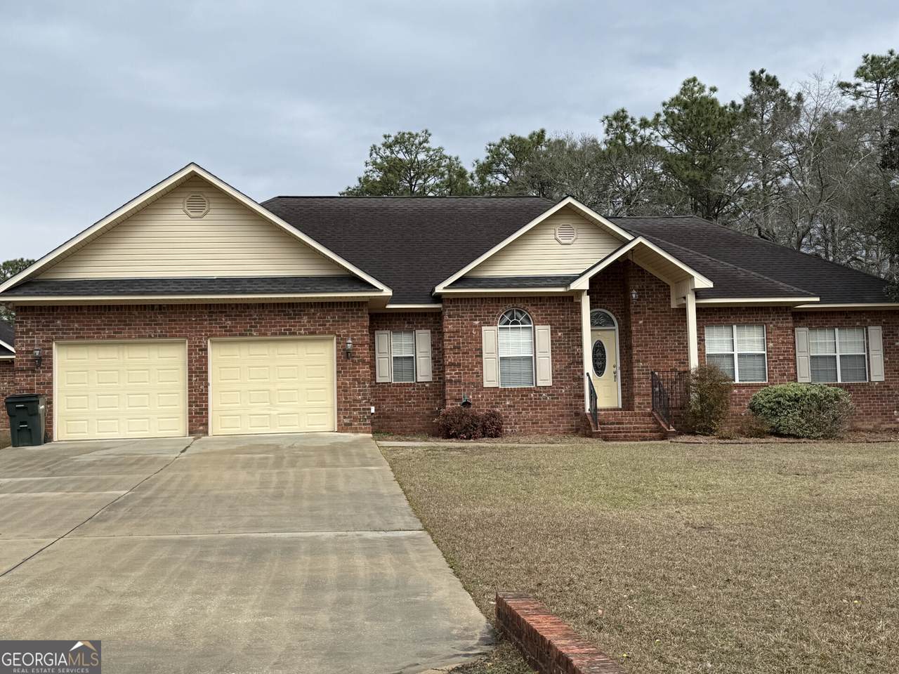 102 Oak Circle - Photo 1
