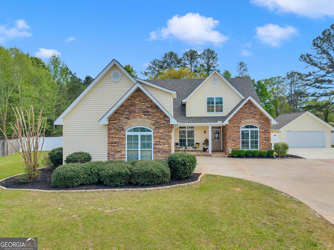208 Hedge Row - Photo 1