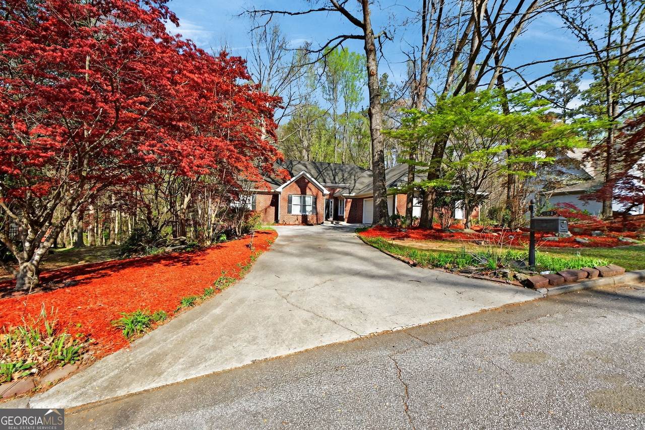 601 Cobblestone Lane - Photo 1