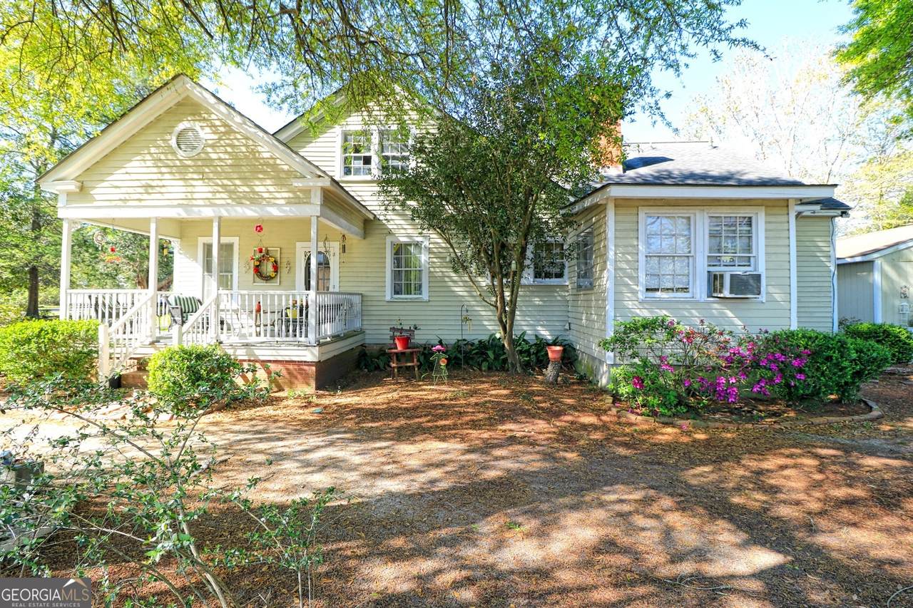 202 Hobby Avenue - Photo 1