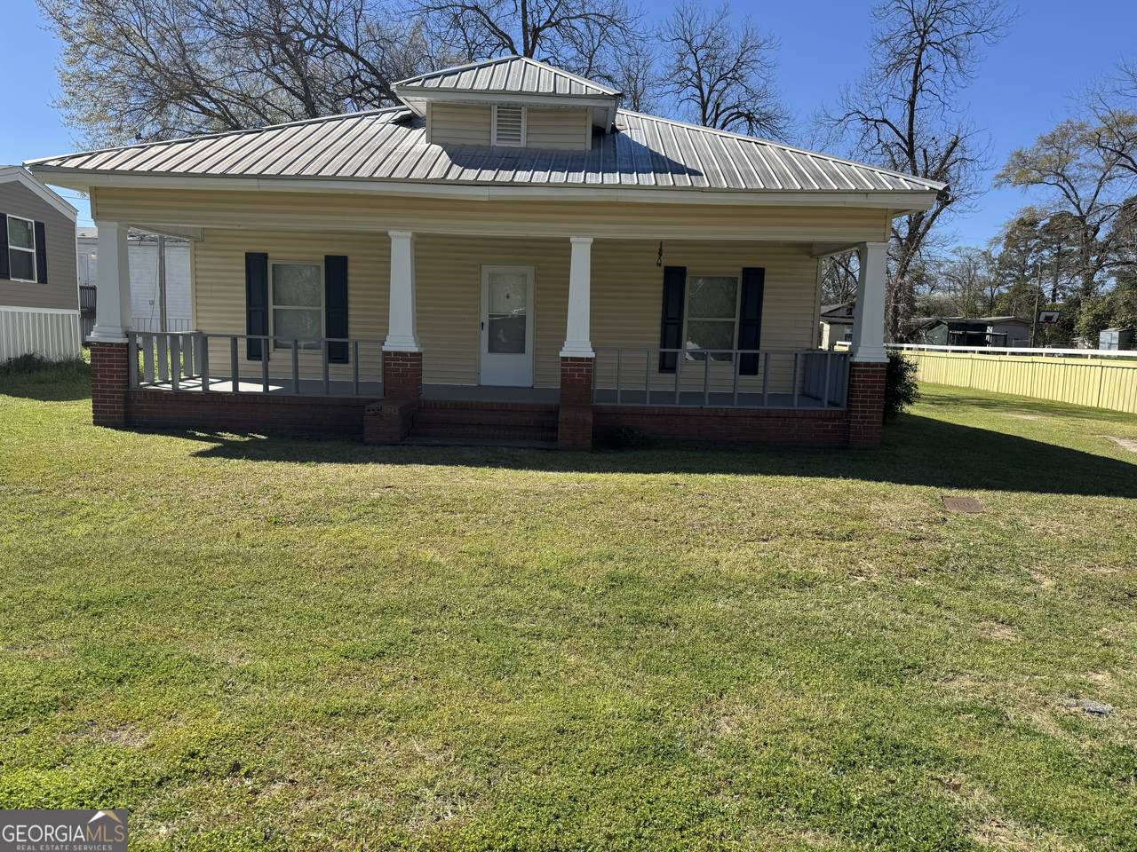 705 14TH Avenue - Photo 1