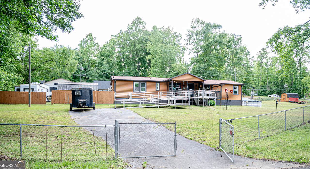 124 Cherokee Drive - Photo 1
