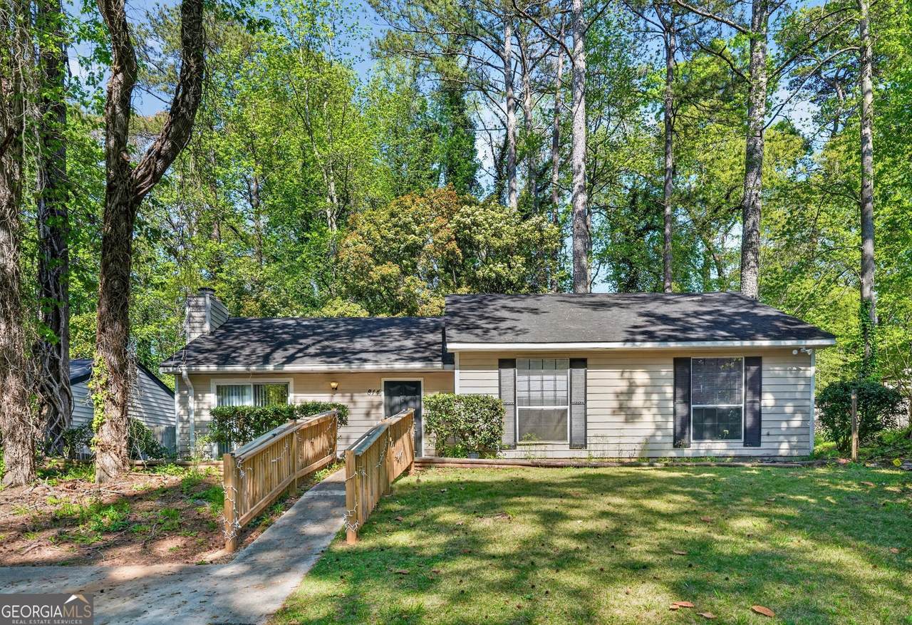 814 Hemingway Road - Photo 1