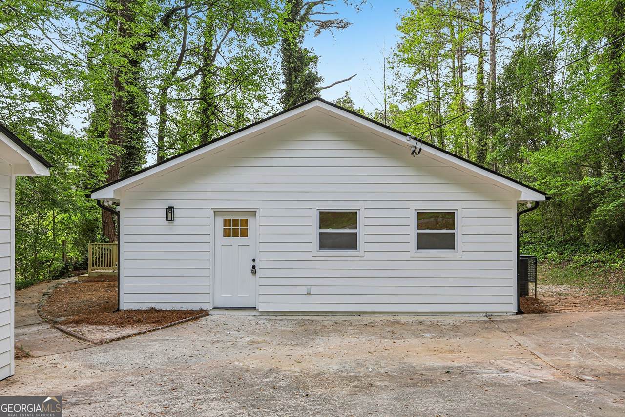 418 Honeysuckle Lane - Photo 1