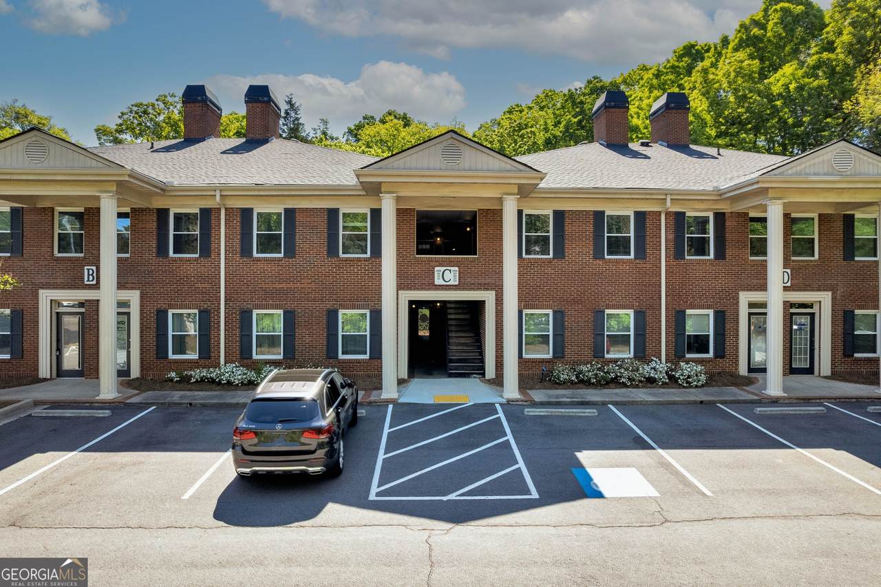 425 Crossville Road - Photo 1