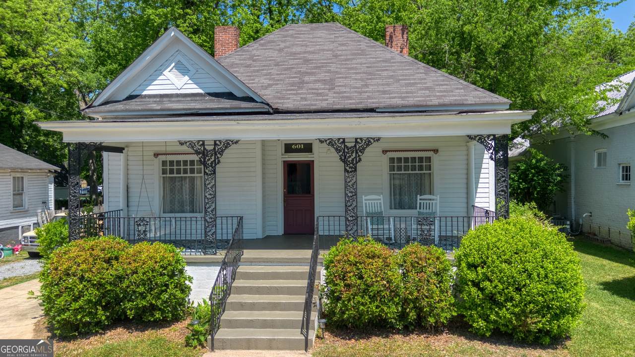 601 10th Street - Photo 1