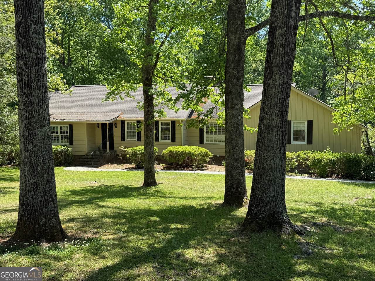 135 Kennesaw Drive - Photo 1