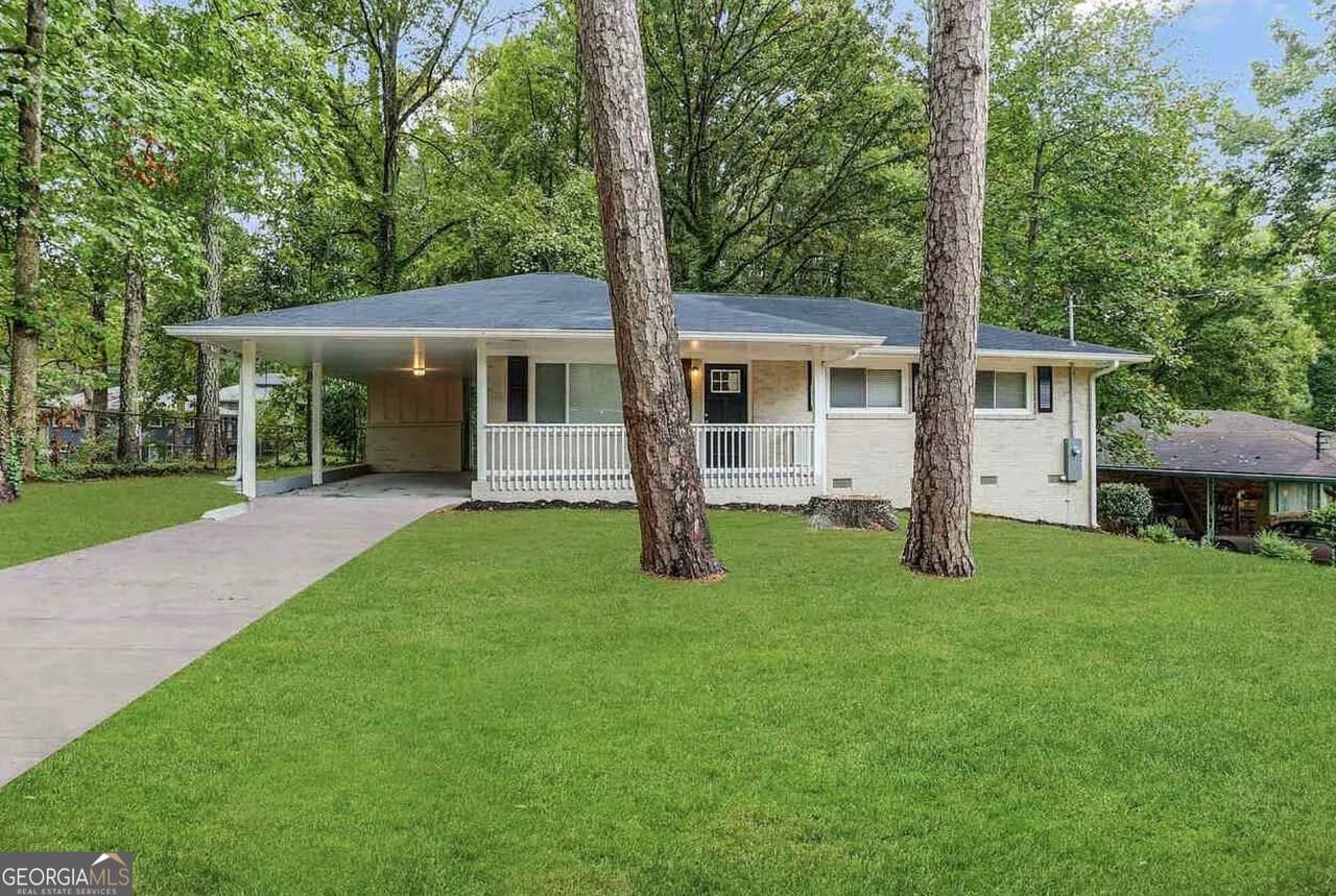 2185 Chinaberry Way - Photo 1