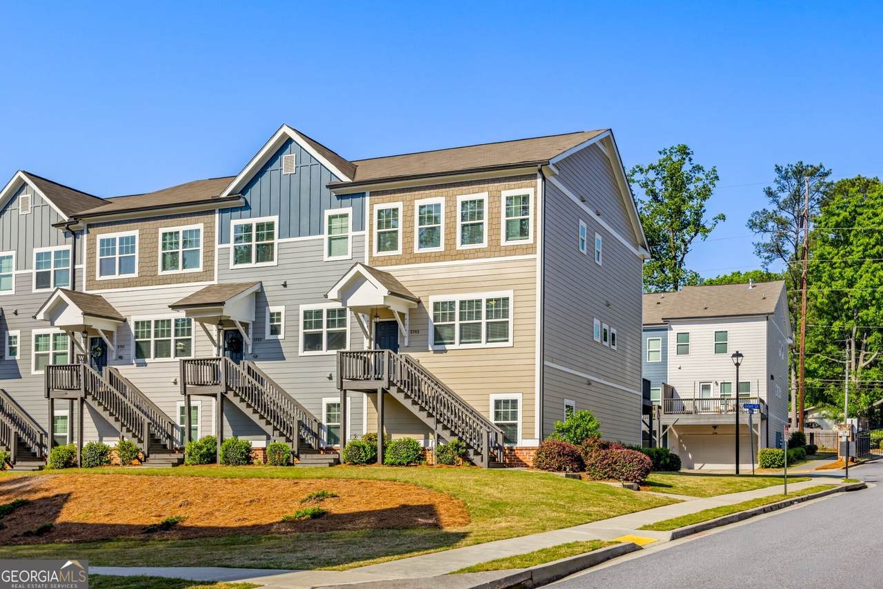 3765 Oxford Circle - Photo 1