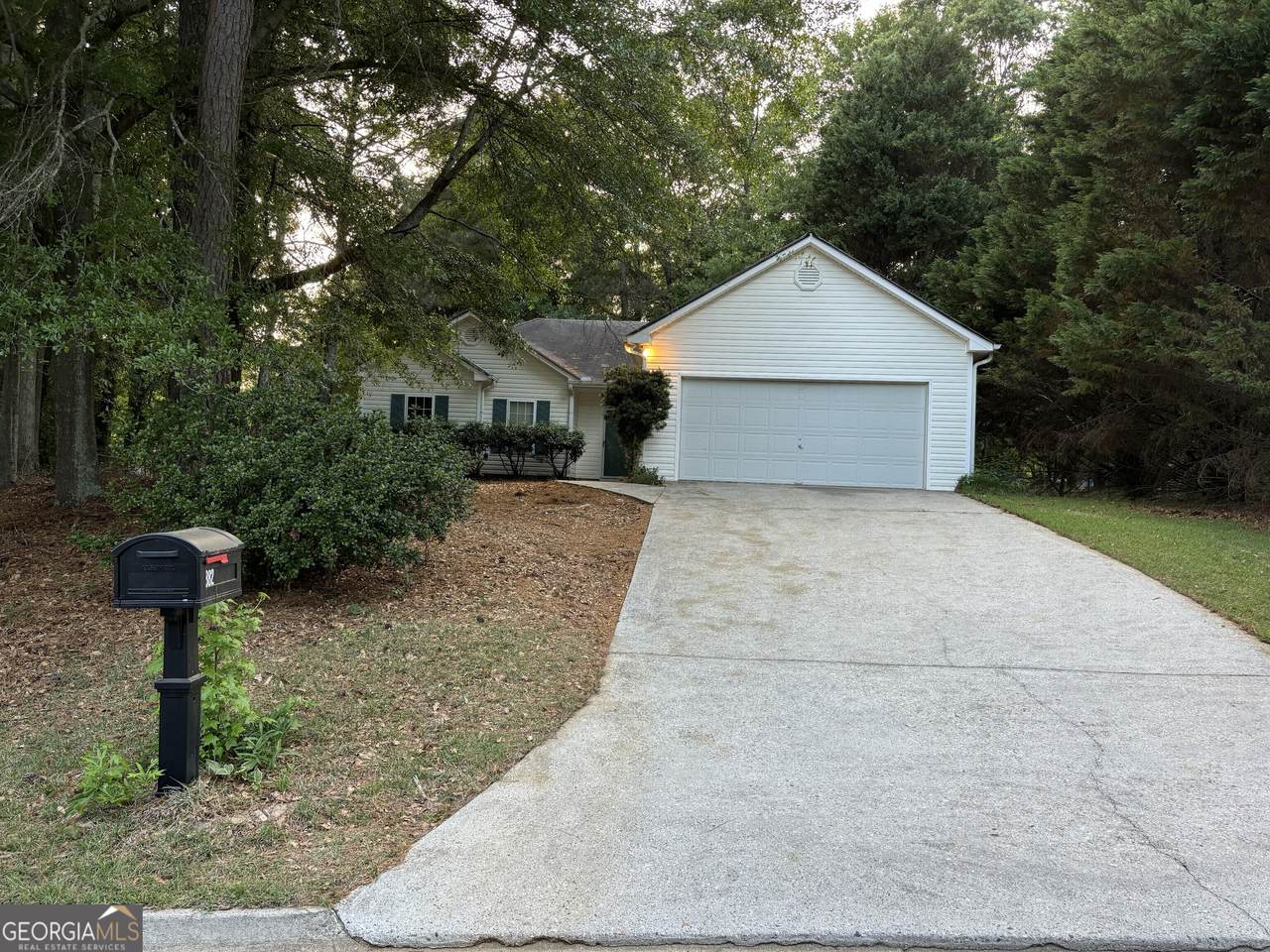 882 Whispering Way - Photo 1