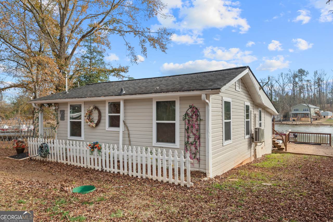 180 Southern Shores Road - Photo 1