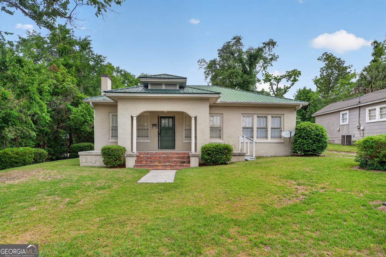 417 E Sellers Street - Photo 1