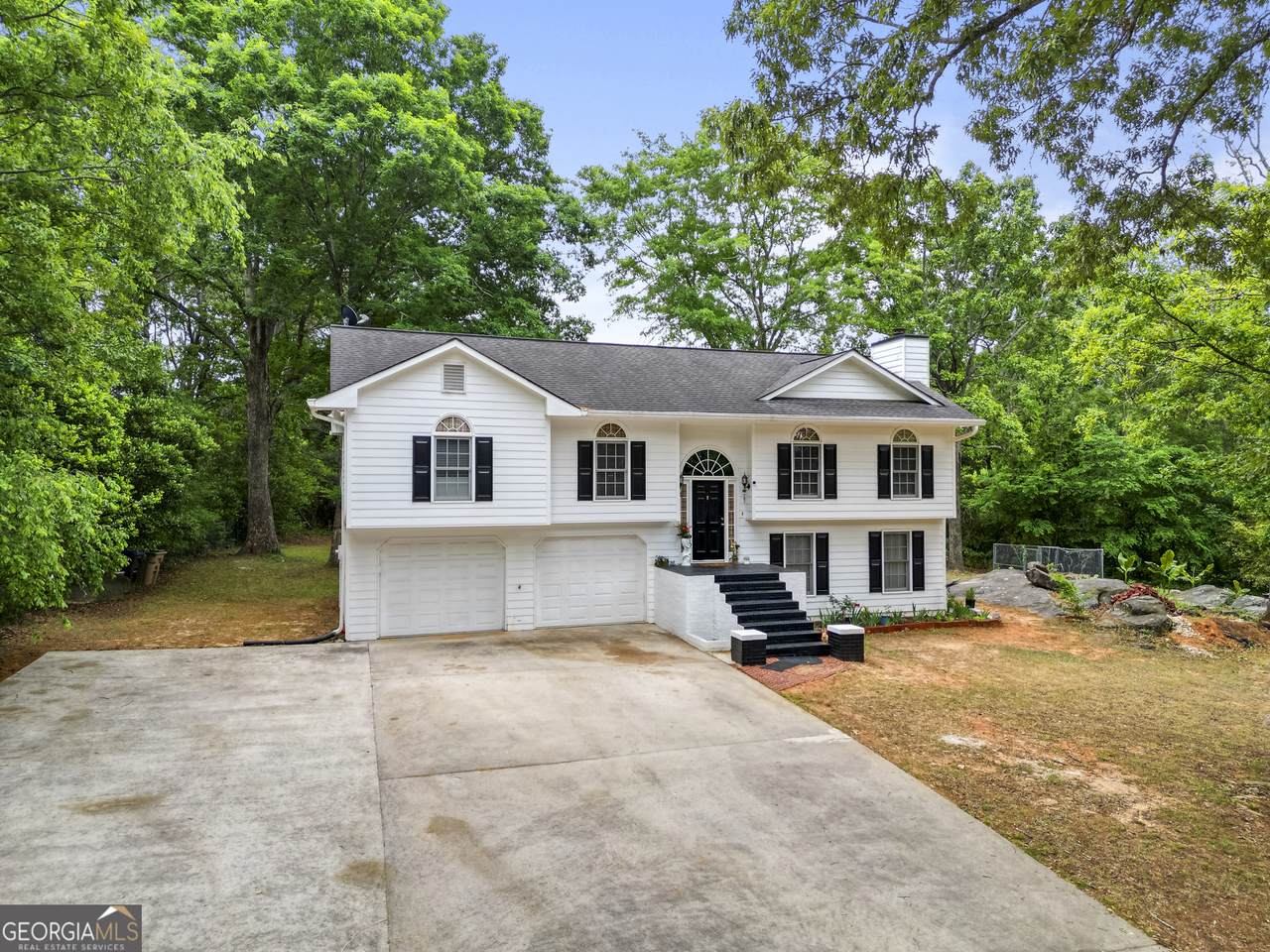 143 Stoneview Drive - Photo 1