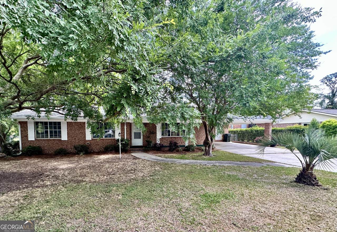 402 Pineview Drive - Photo 1