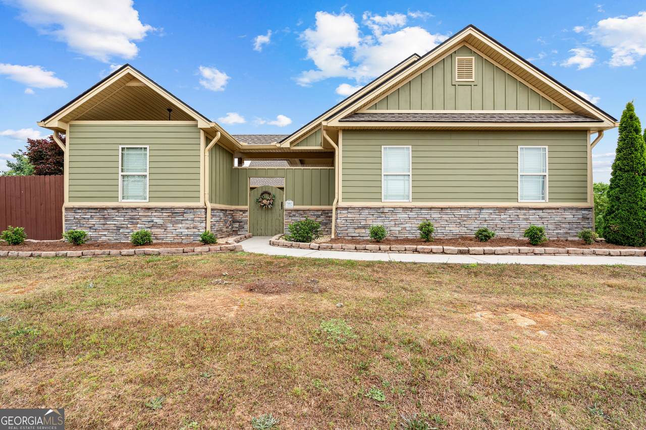 104 Field Drive - Photo 1