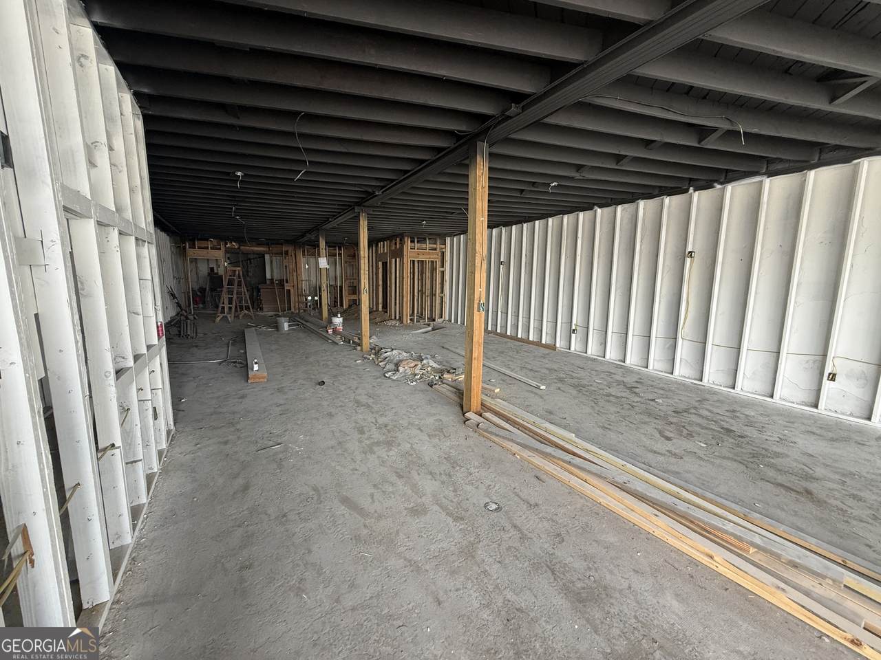 114 Commercial Circle - Photo 1
