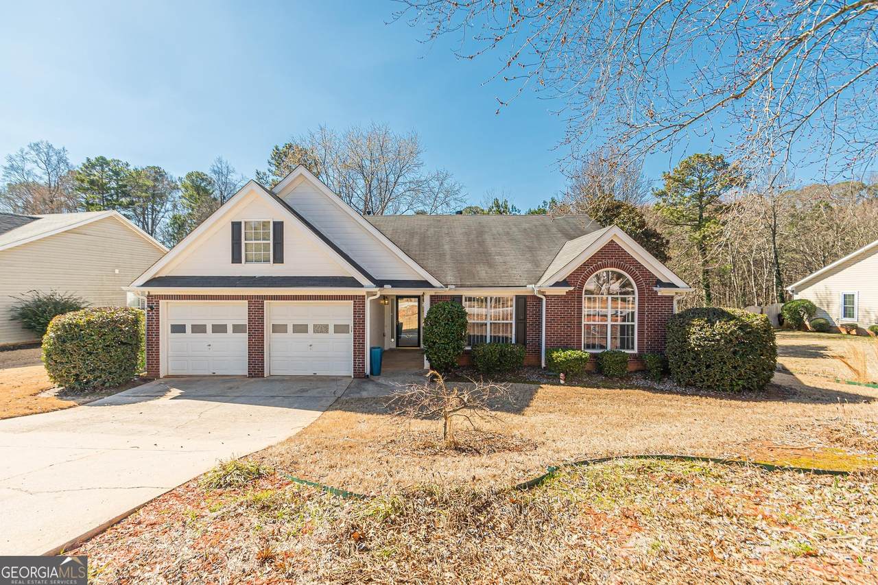 5755 Lakeview Circle - Photo 1