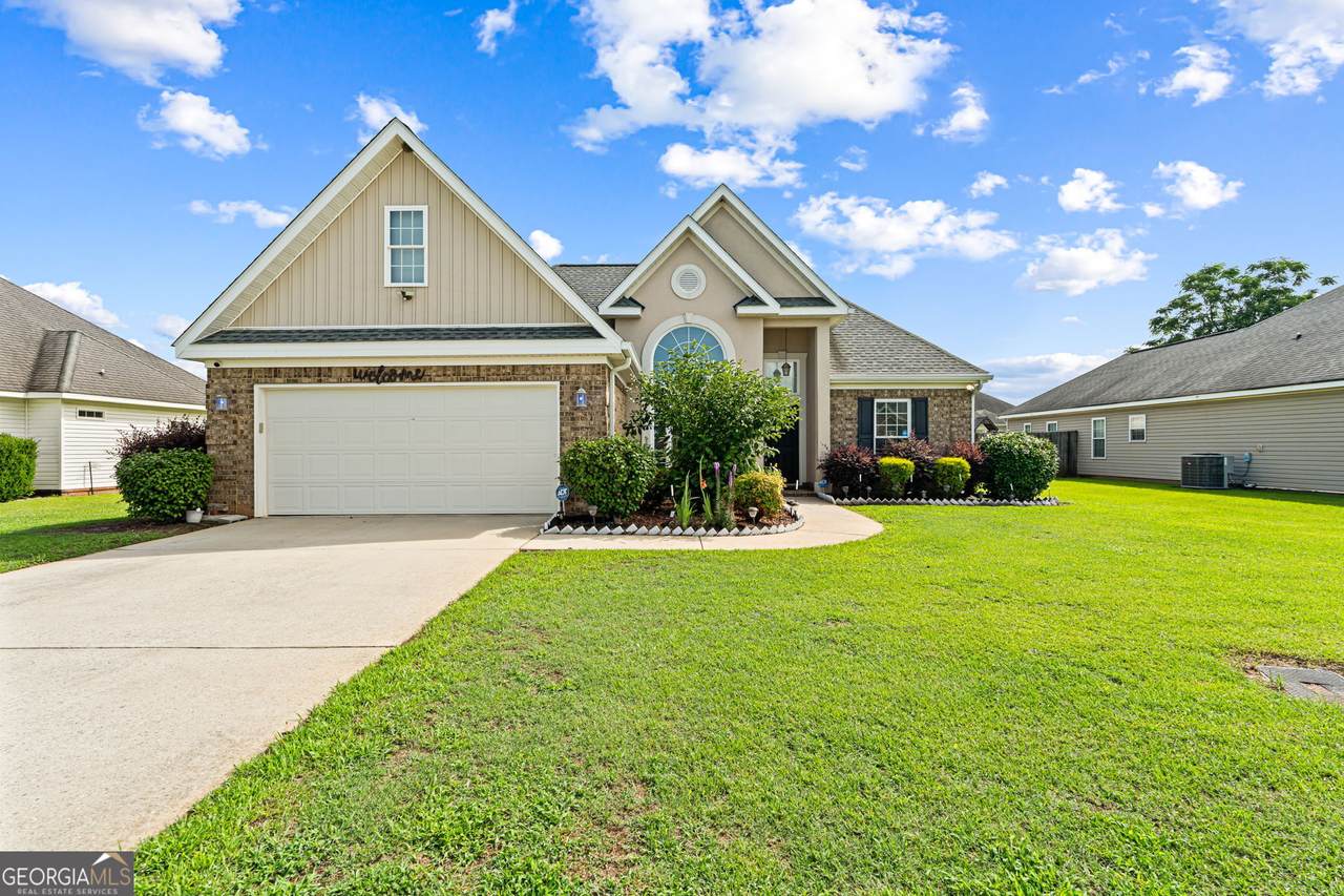 109 Gray Fox Crossing - Photo 1