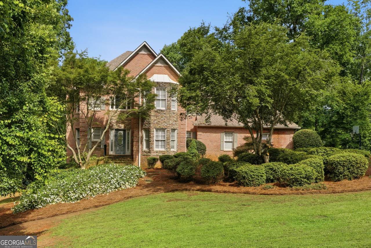 105 Monroe Drive - Photo 1