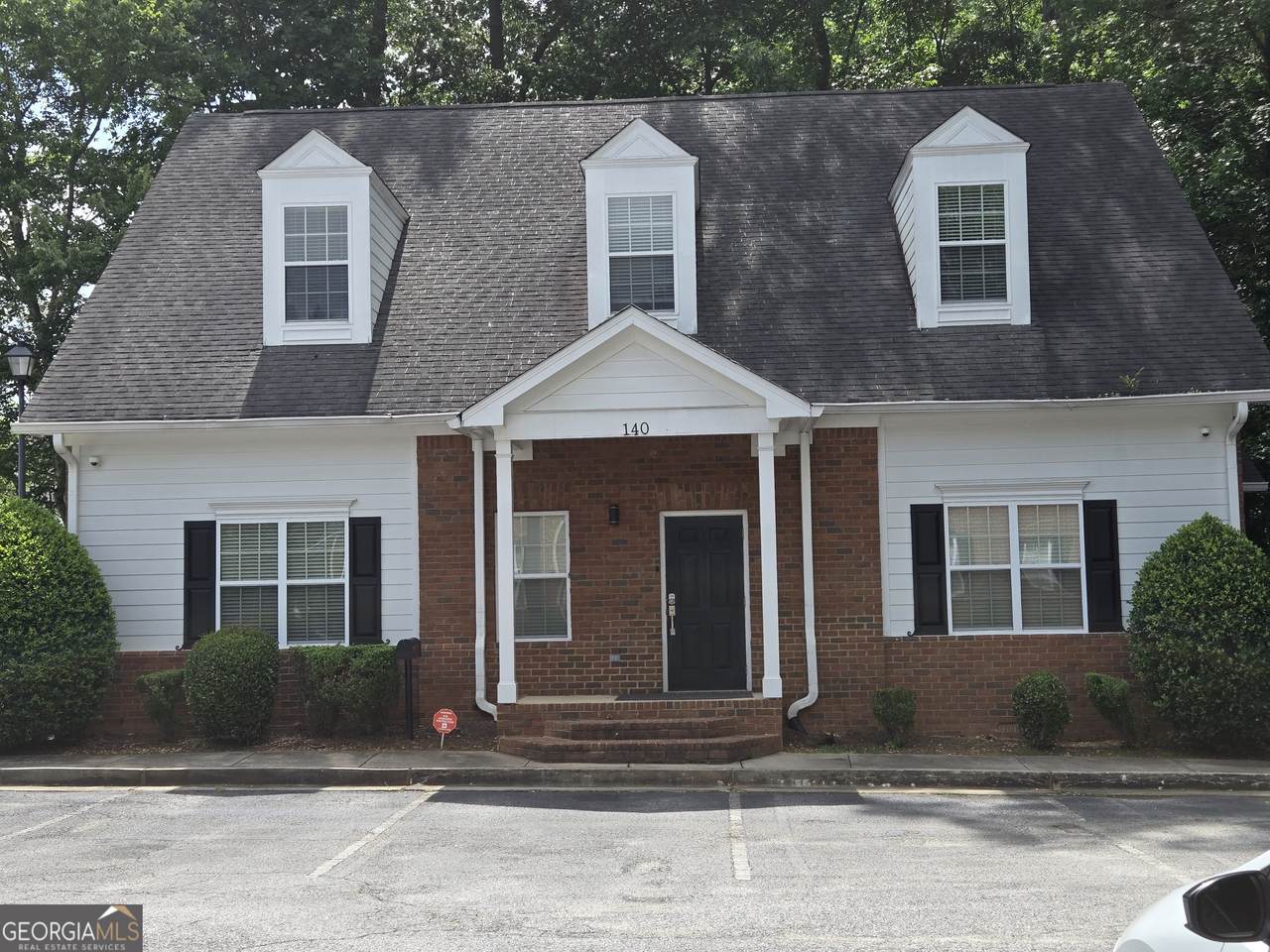 140 Howard Lane - Photo 1