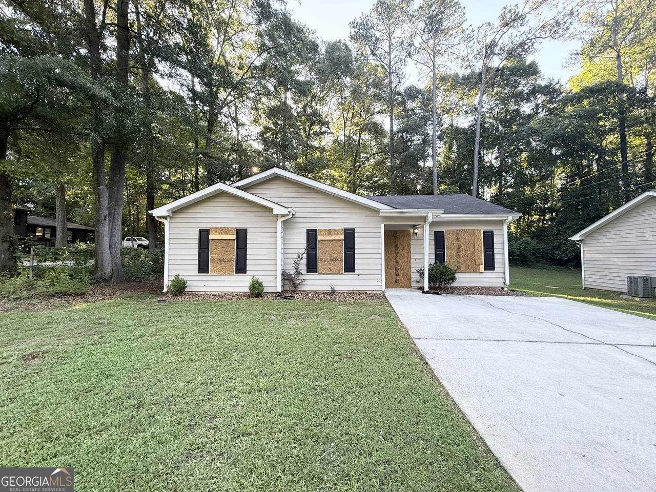 7133 Pineview Drive - Photo 1