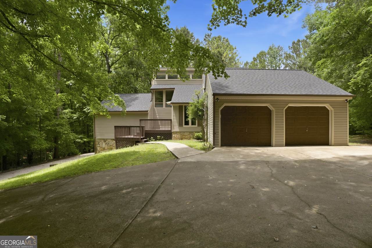 370 Darren Drive - Photo 1