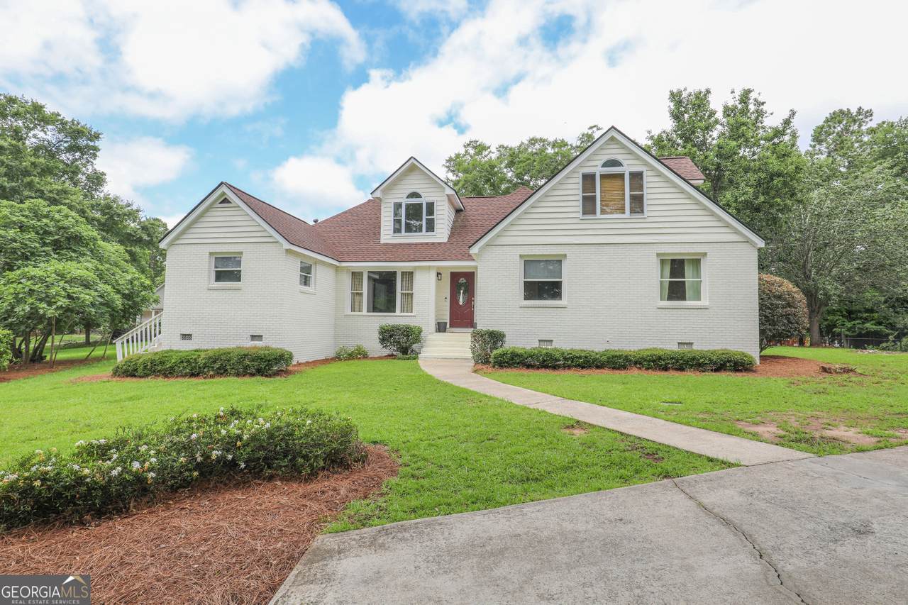146 Lakeview Drive - Photo 1
