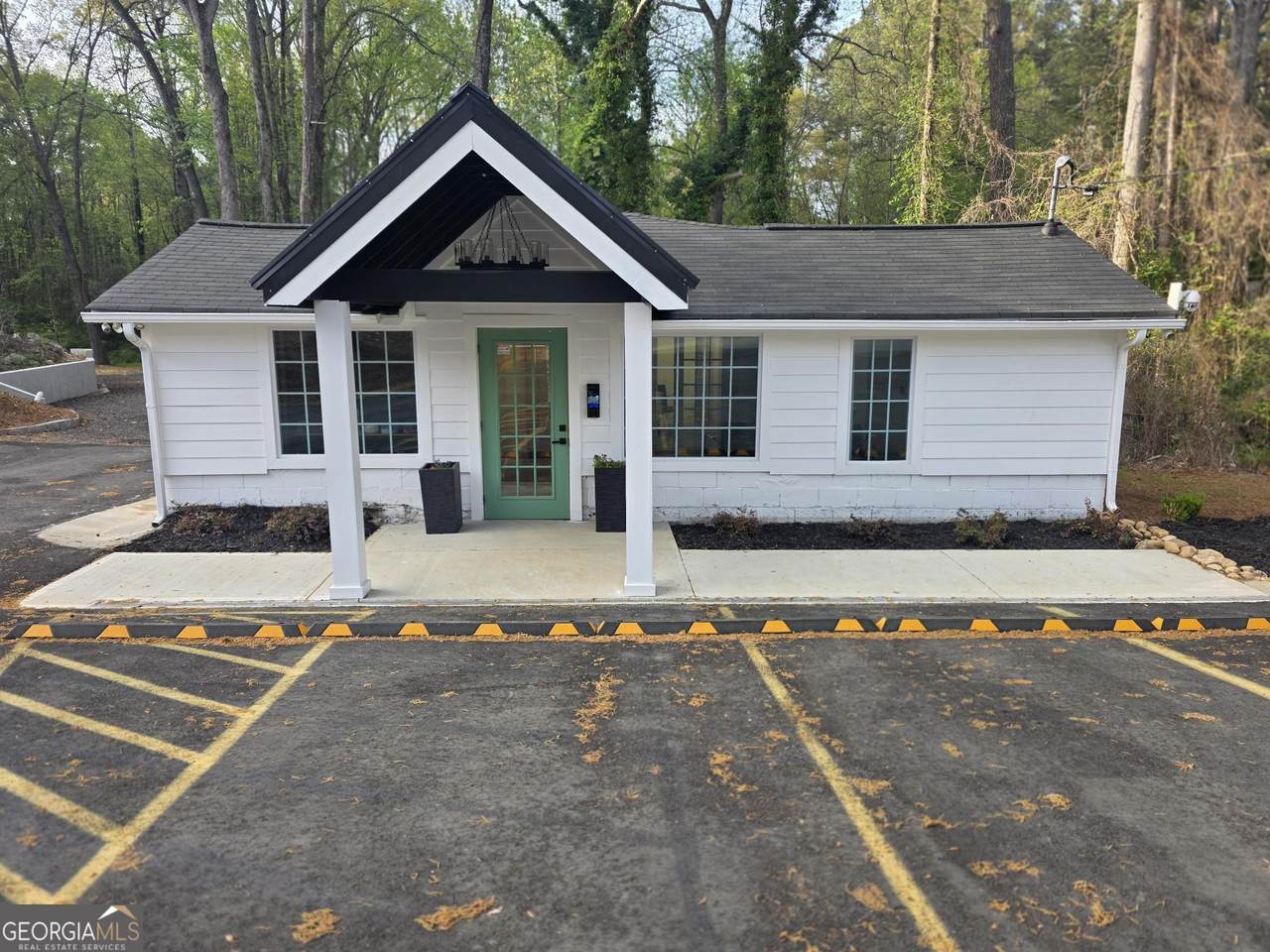 216 Memorial Drive - Photo 1