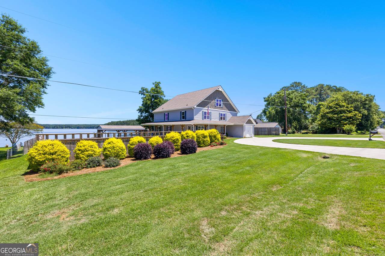 249 Lakeshore Circle - Photo 1