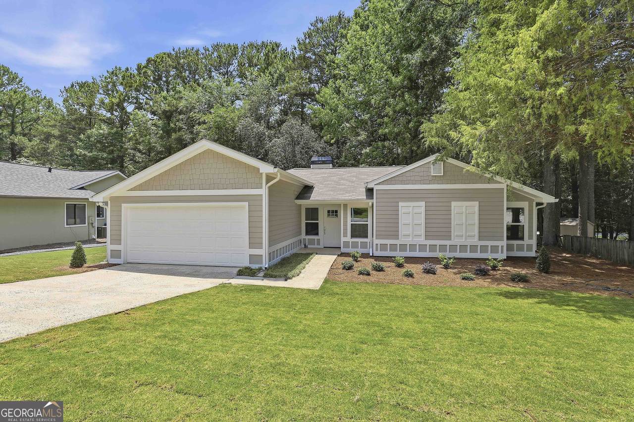 114 Lake Forest Drive - Photo 1