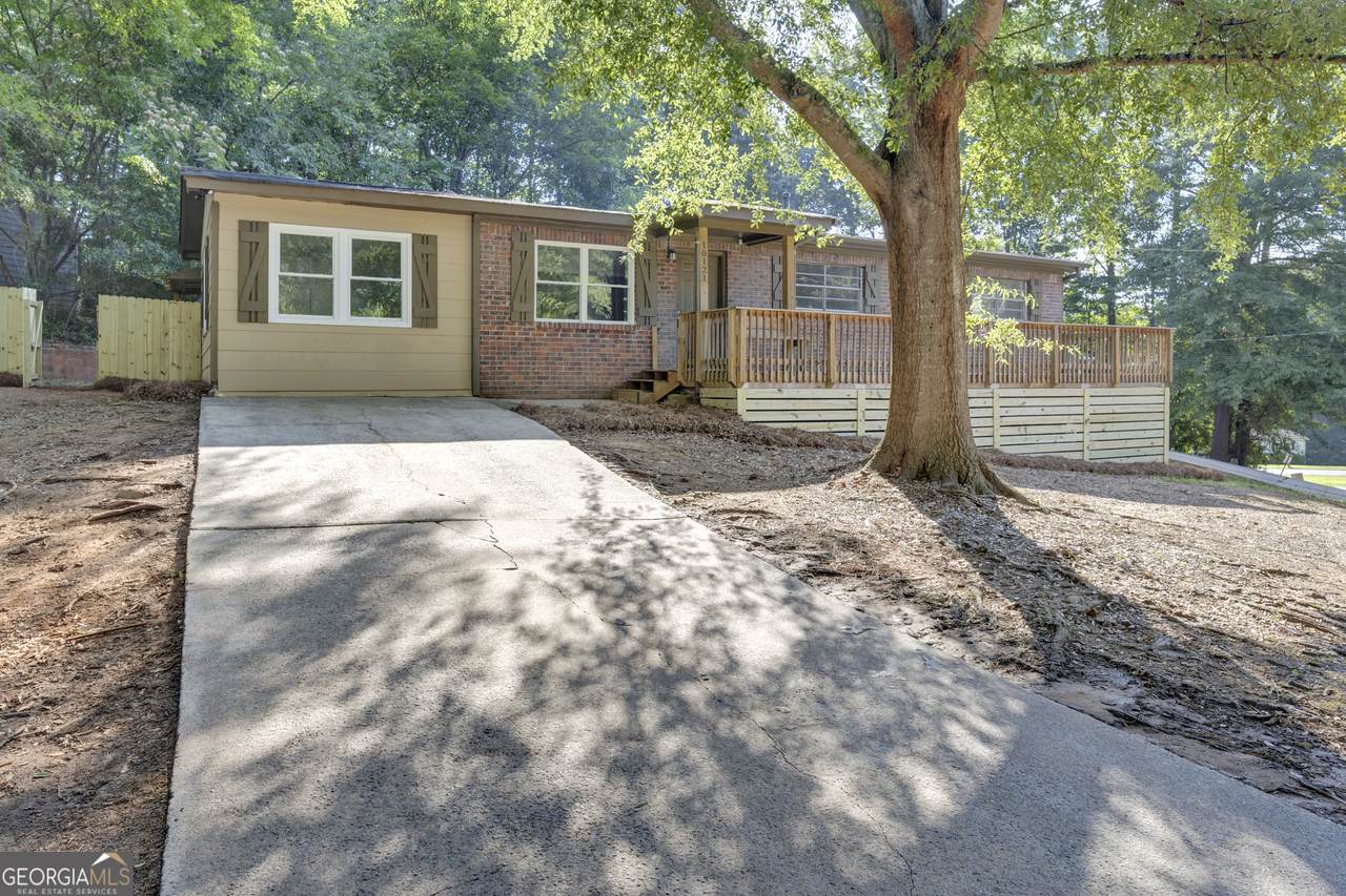 10121 Morris Drive - Photo 1