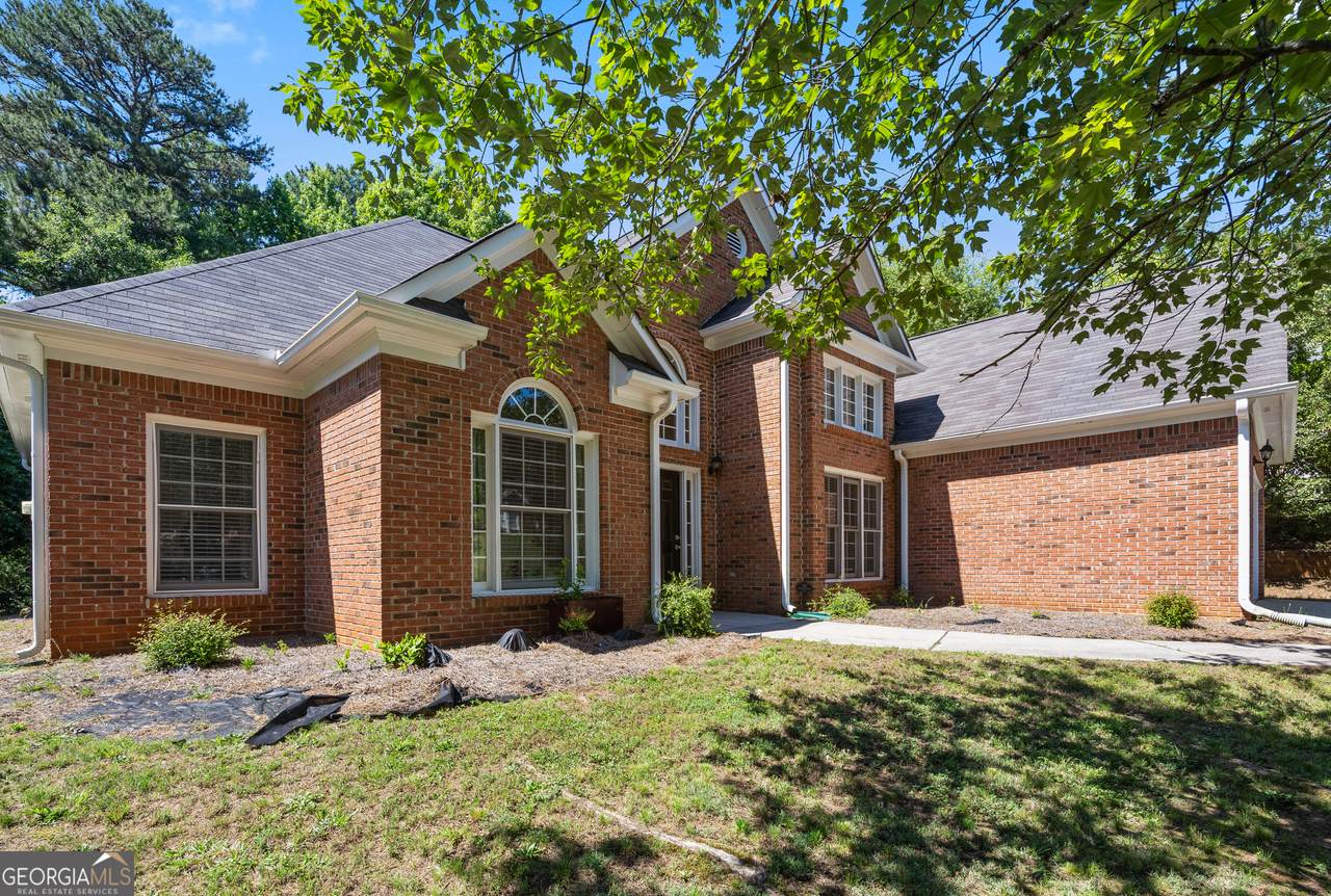 914 Georgian Point Drive - Photo 1