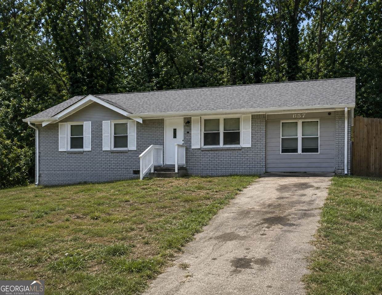 657 Robert E Lee Parkway - Photo 1