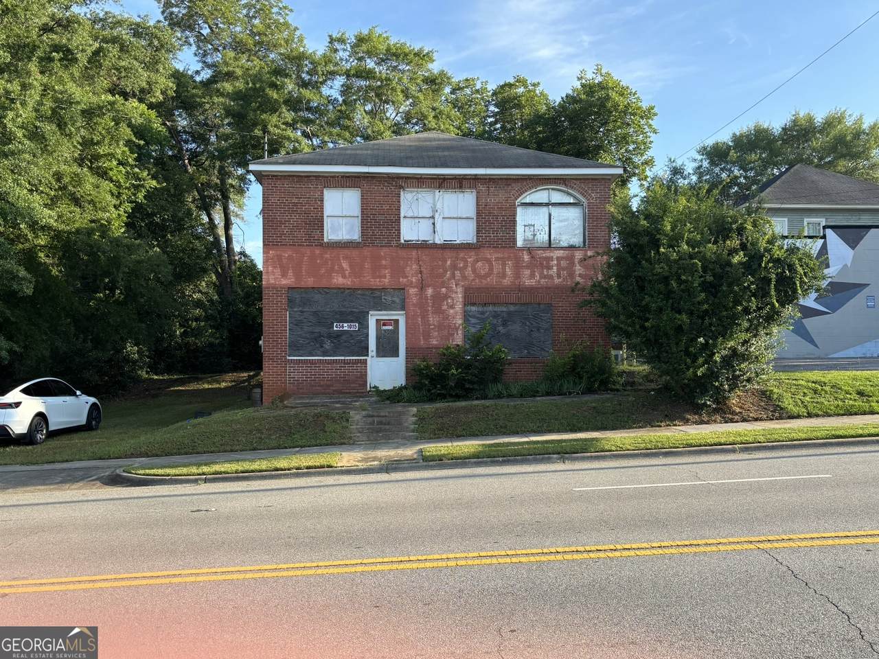 111 West Franklin - Photo 1
