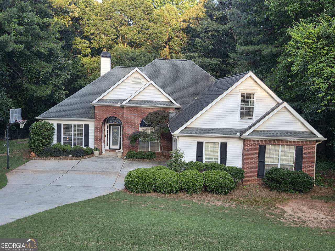 145 Stratford Circle - Photo 1