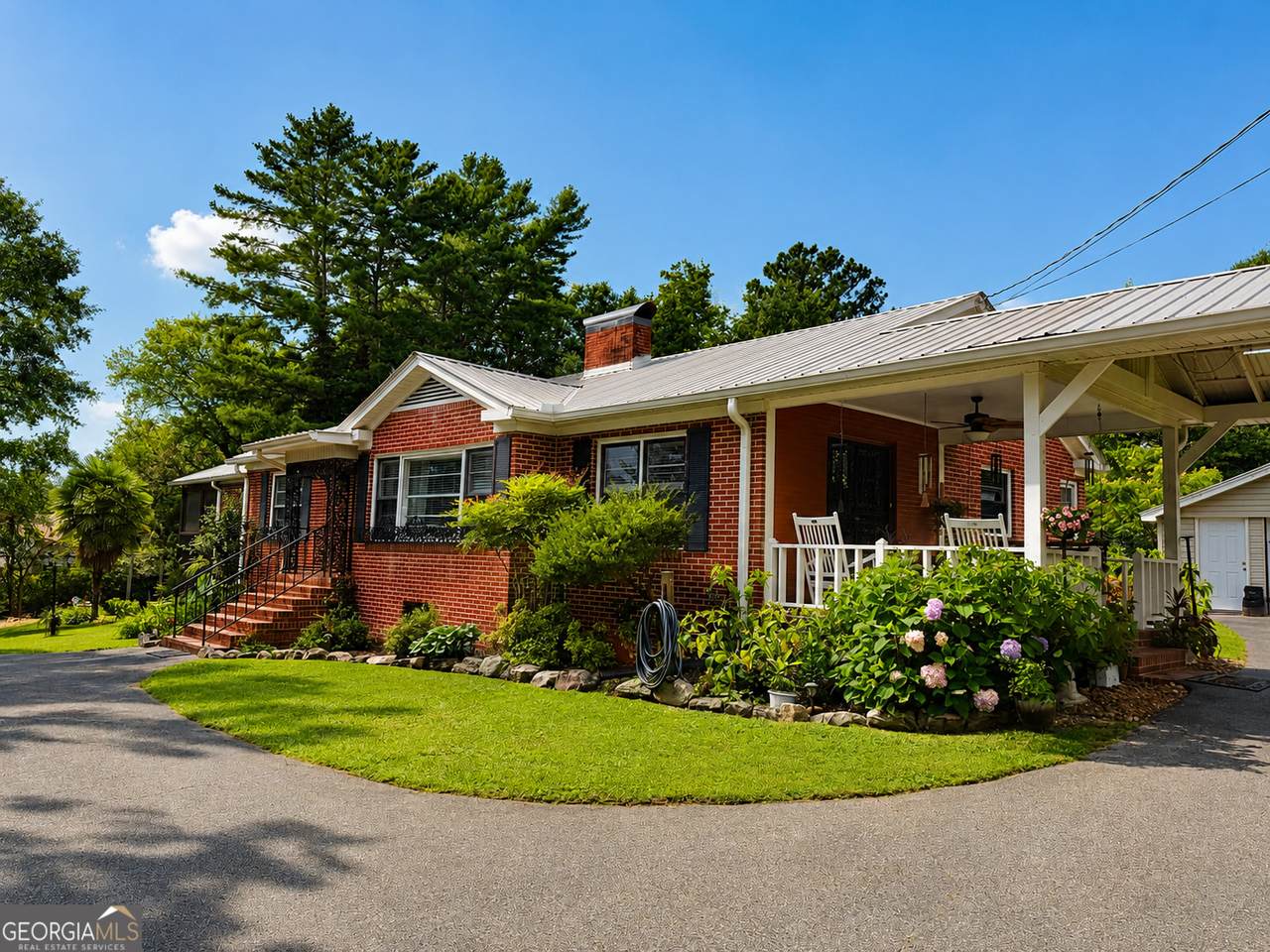 394 Roseway Circle - Photo 1